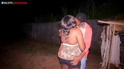 Ulična romansa i vrući seks sa bucmastom djevojkom iz kluba